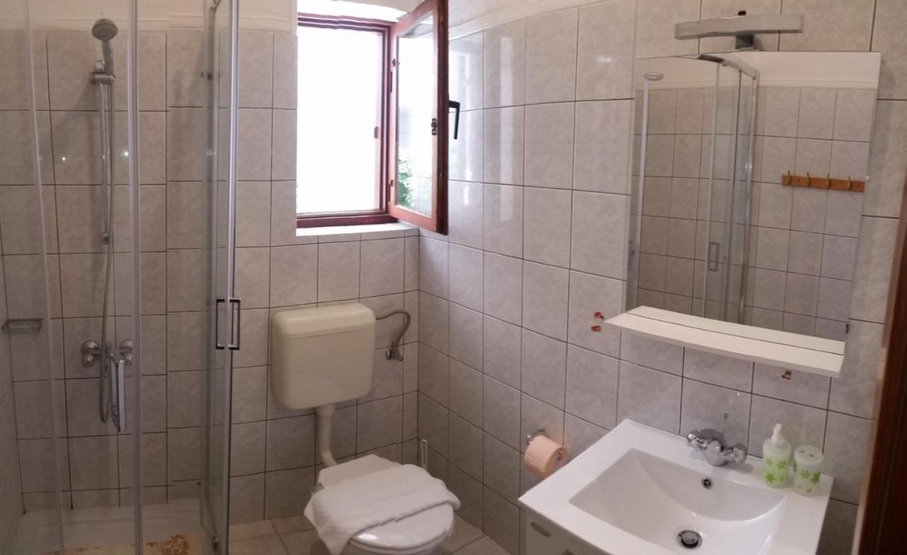 Studio Ground Floor With Terace Brela Exterior foto
